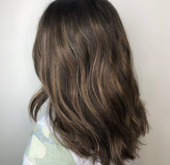 Каскад – идеальная стрижка на средние волосы 