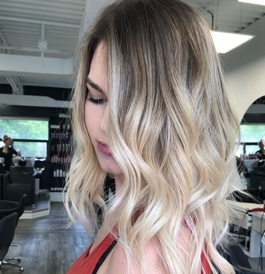 Каскад – идеальная стрижка на средние волосы 