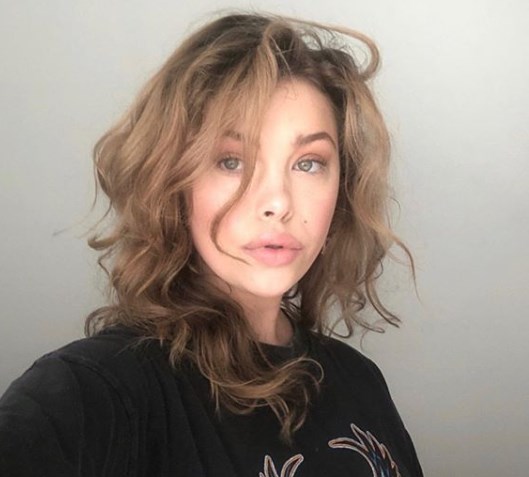 Каскад – идеальная стрижка на средние волосы 