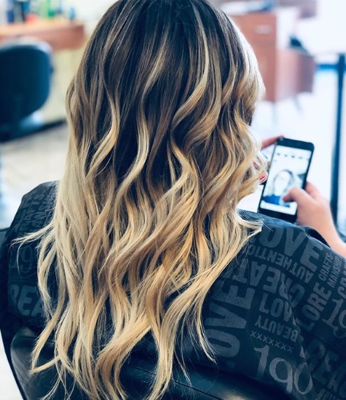 Каскад – идеальная стрижка на средние волосы 