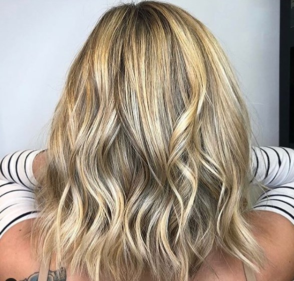 Каскад – идеальная стрижка на средние волосы 