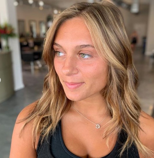 Каскад – идеальная стрижка на средние волосы 