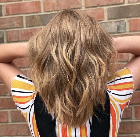 Каскад – идеальная стрижка на средние волосы 
