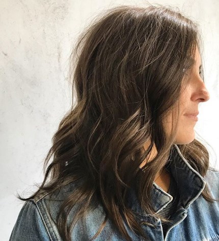 Каскад – идеальная стрижка на средние волосы 