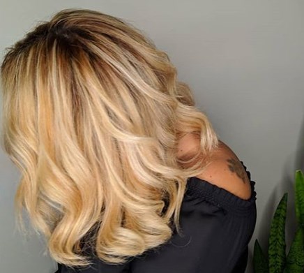 Каскад – идеальная стрижка на средние волосы 