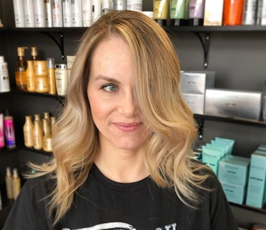 Каскад – идеальная стрижка на средние волосы 