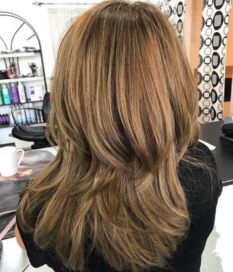 Каскад – идеальная стрижка на средние волосы 