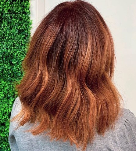 Каскад – идеальная стрижка на средние волосы 