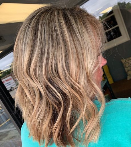 Каскад – идеальная стрижка на средние волосы 