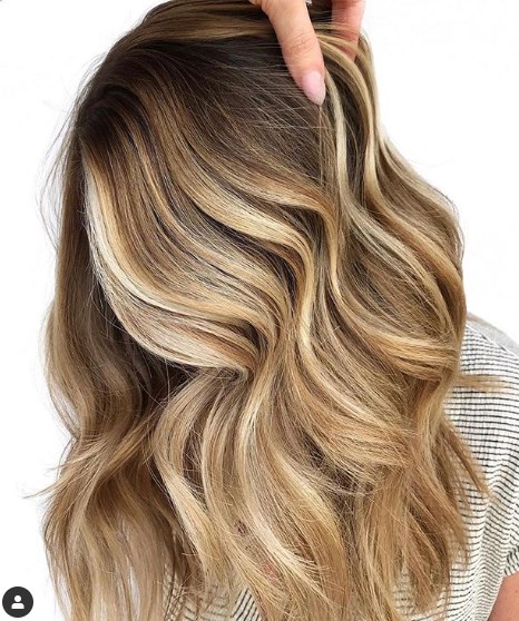 Каскад – идеальная стрижка на средние волосы 