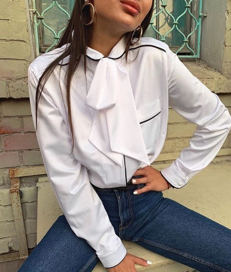 В моду вернулась блуза из 70-х 