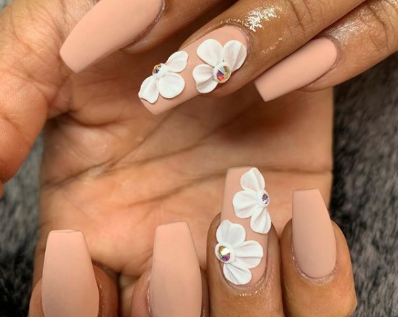 Нюдовый маникюр 2019-2020