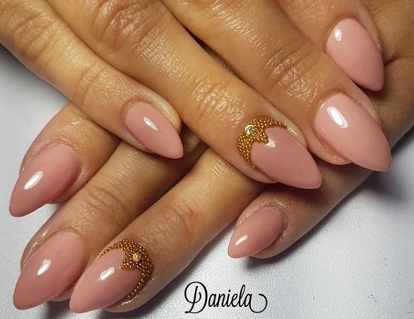 Нюдовый маникюр 2019-2020