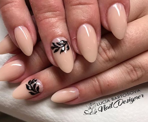 Нюдовый маникюр 2019-2020