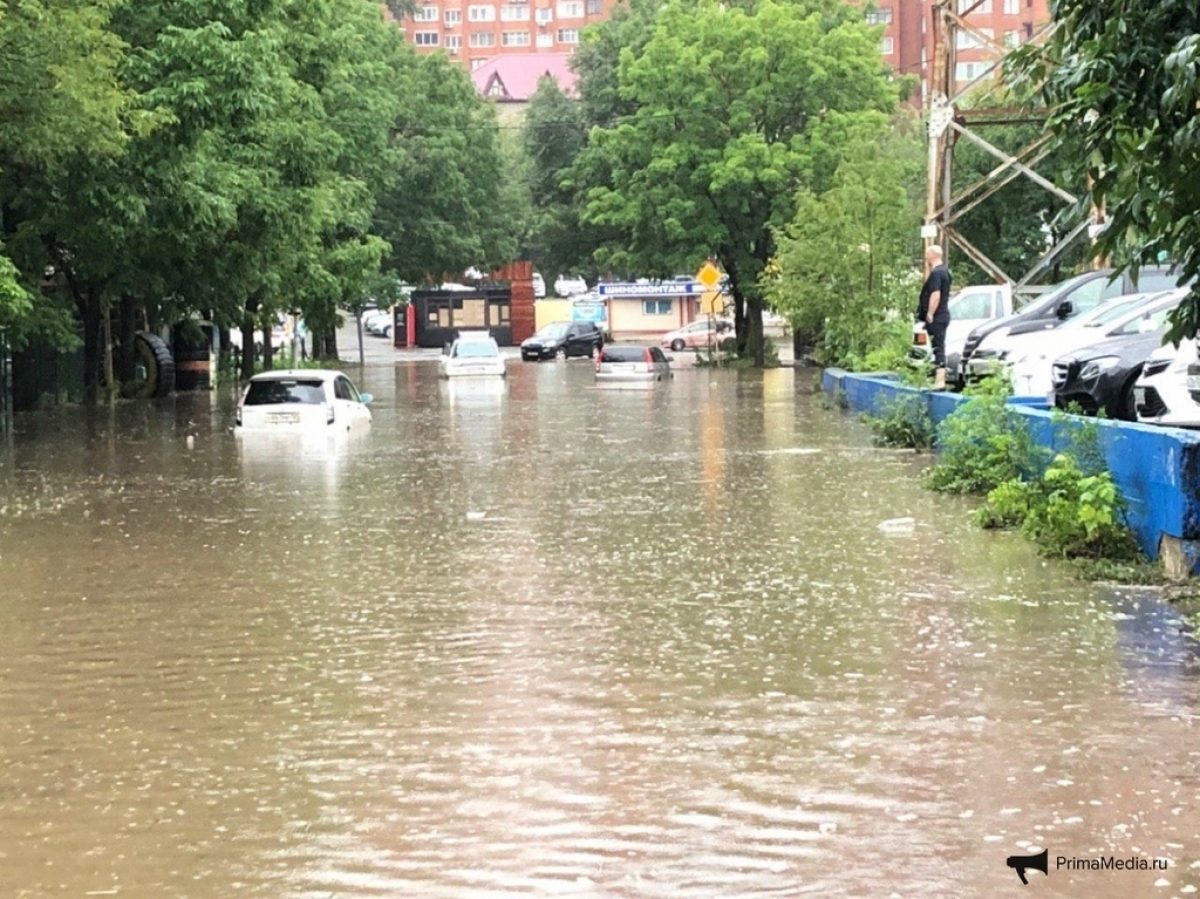 Затапливает города фото. Наводнение во Владивостоке 2019. Затопленный Владивосток. Владивосток затопило. Ливень во Владивостоке.