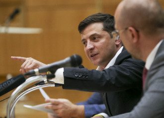 Зеленский пообещал крымским татарам автономию Зеленский пообещал крымским татарам автономию