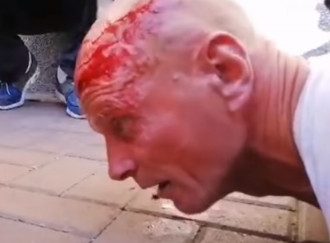 Мужчине разбили голову во время драки на Майдане / Скриншот