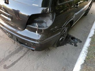 Когда полицейский сел за руль, прозвучал взрыв в задней части авто / facebook/PoliceDniproRegion Когда полицейский сел за руль, прозвучал взрыв в задней части авто / facebook/PoliceDniproRegion