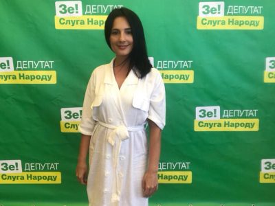 "Слуга народа" и жена нового главы Госуправделами владеет бизнесом в Крыму