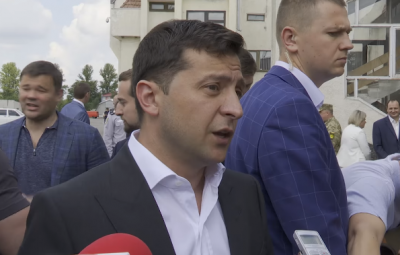 "Еле до вас доехали": Зеленский шокирован ужасными дорогами Прикарпатья