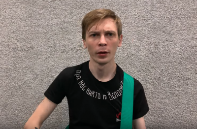 Володя Котляров из группы Порнофильмы исполнил злободневную песню