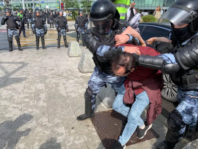 "Хоть в лепешку разбейтесь": украинский посол обратился к Суркову из-за протестов в Москве