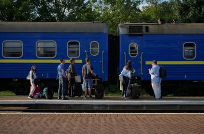 Сухой паек и купейные вагоны: "слуги народа" покидают Трускавец после тренинга