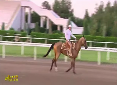 Живой и бодрый президент Туркменистана впервые появился на ТВ после слухов о смерти