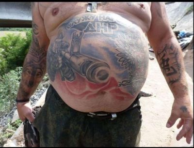 Боевик "ДНР" поразил сеть огромной татуировкой на весь живот / twitter/Vitauskas_A Боевик "ДНР" поразил сеть огромной татуировкой на весь живот / twitter/Vitauskas_A