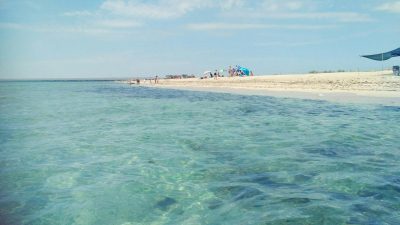 "А в Турции россиян немерено": в сети показали пустынные пляжи Крыма