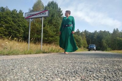 "При Порошенко стеснялась, HBO рыдает": босая Савченко показала "фирменную задницу" - фото