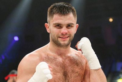 Митрофанов техническим нокаутом победил Яцкевича