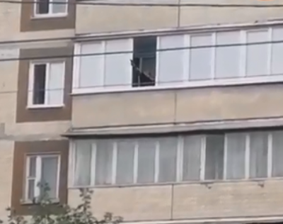 "Сосед, падло": в Киеве мужчины затеяли стрельбу с балкона, опубликовано видео