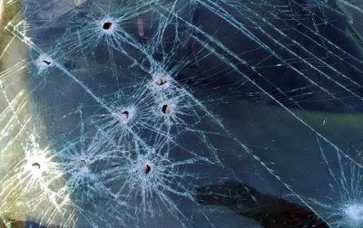 Тир не всем по карману: в Киеве из окна многоэтажки обстреляли автомобиль