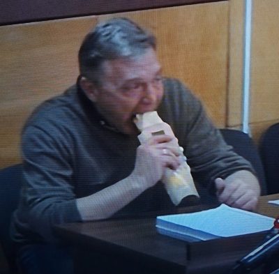 Грымчак в зале суда съел шаурму