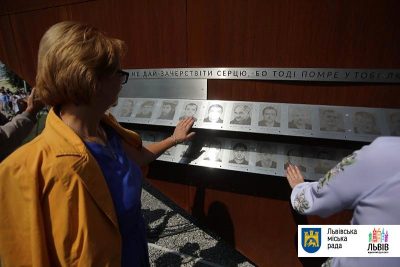 Во Львове открыли мемориал Небесной сотни: трогательные фото