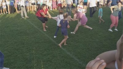 В борьбе за поросенка схлестнулись любители легкой наживы / Фото: скриншот из видео В борьбе за поросенка схлестнулись любители легкой наживы / Фото: скриншот из видео