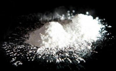 Герой на героине: в Киеве нарушитель ПДД  вместе с правами отдал полиции наркотики