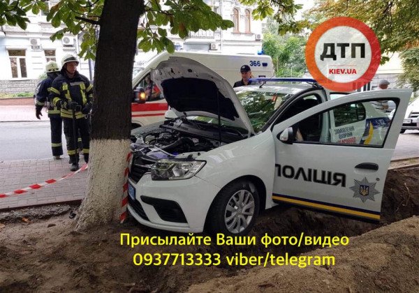 В Киеве коп умер прямо за рулем патрульного авто