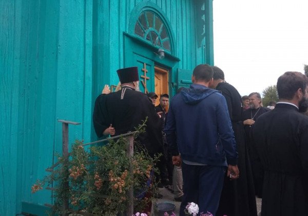 Драка и разбитые носы: под Киевом ПЦУ отжала у Филарета храм