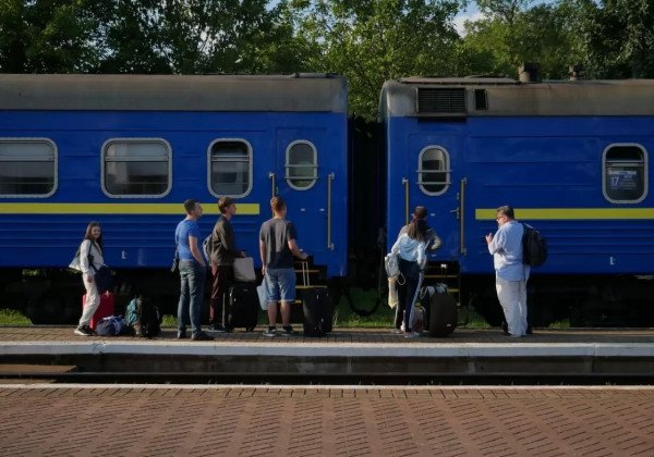 Сухой паек и купейные вагоны: "слуги народа" покидают Трускавец после тренинга