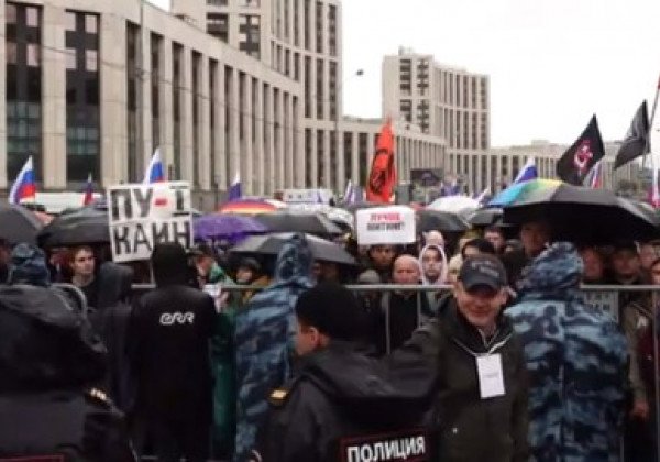 "Пукина в отставку": в Москве люди вышли на очередной протест