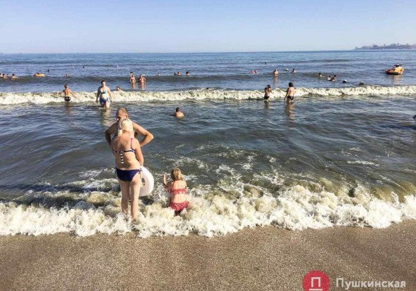 В Одессе резко почернело море: что случилось