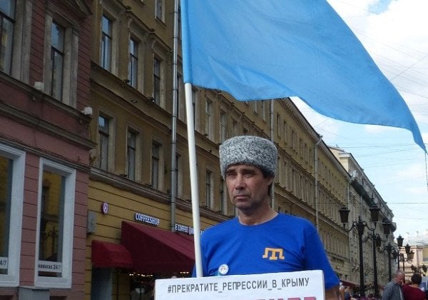 В центре Москвы и Питера прошли пикеты за деоккупацию Крыма