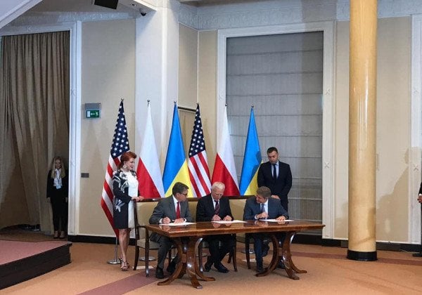 Украина договорилась с Польшей и США о поставках газа