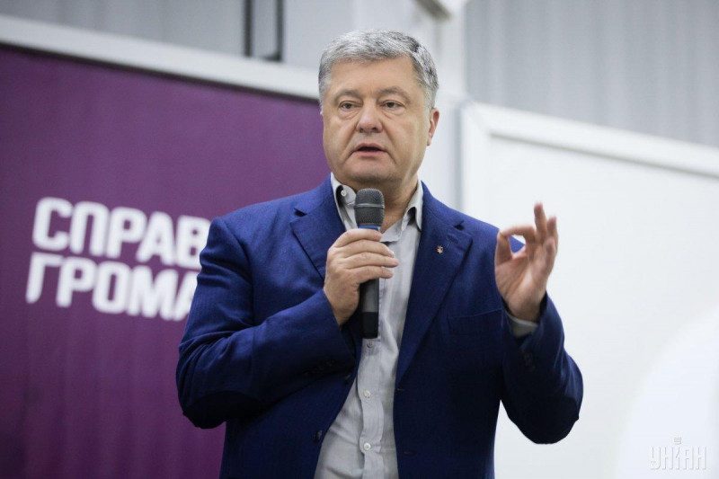 "Усрался, наверное, шакал еб*чий": Порошенко всыпали в Сети за неявку на допрос