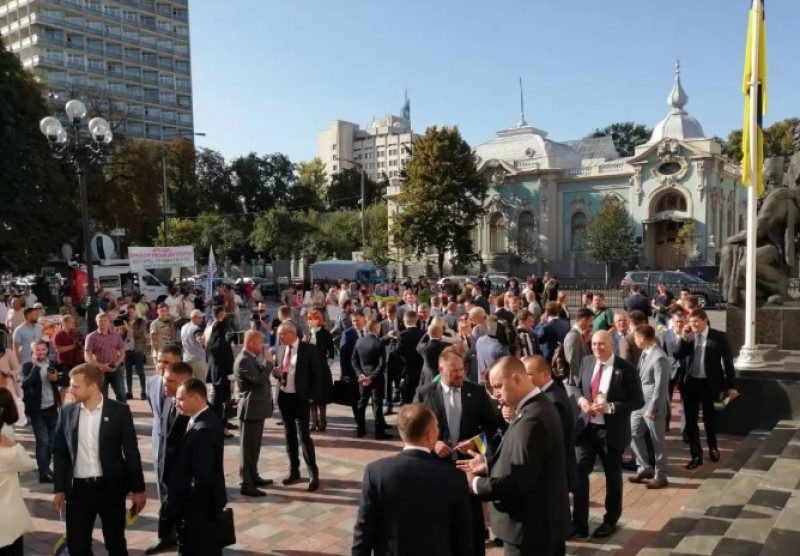Первый раз в первый класс: как новая Рада собирается на заседание
