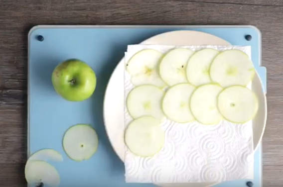 Яблочные чипсы в микроволновке быстро и просто готовятся
