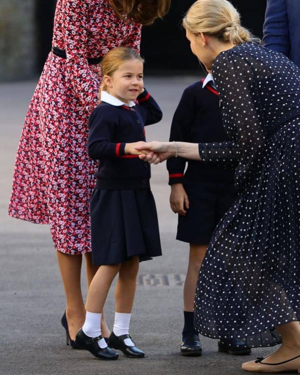 Кейт Миддлтон отвела принцессу Шарлотту в школу