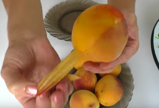Персики на зиму в сиропе быстро готовятся